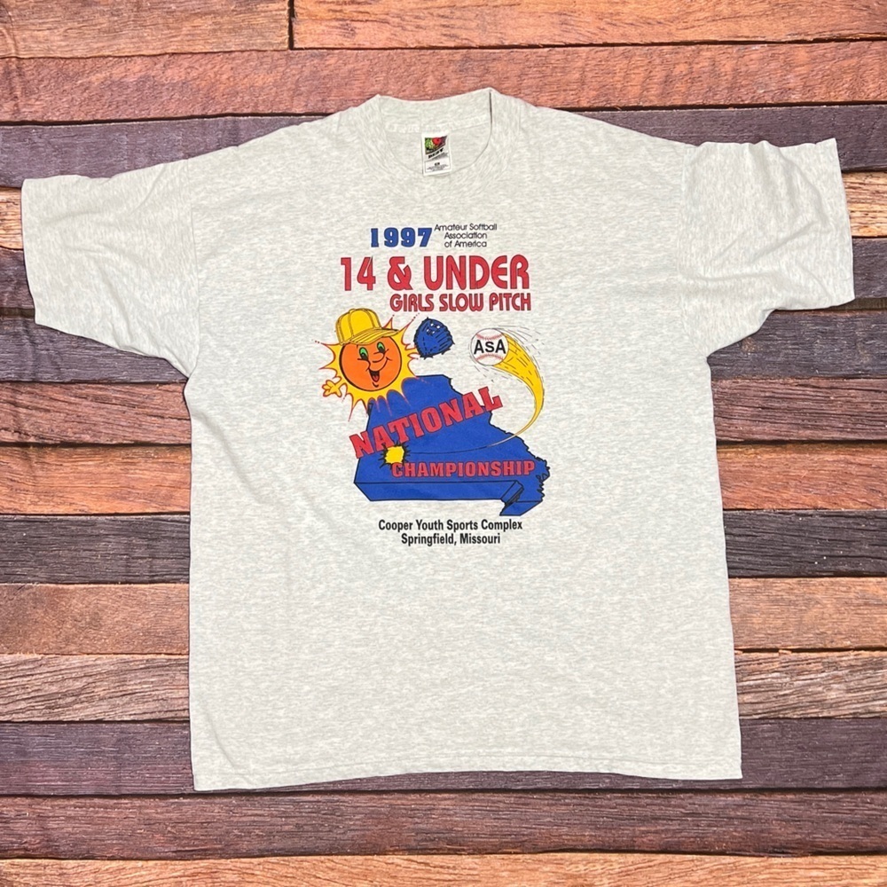 Vintage 1997 Girls Slow Pitch Missouri Softball Crewneck Mens Sports Tshirt